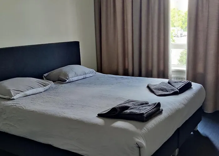 K50159 Spacious And Modern Apartment Near The City Center, Free Parking