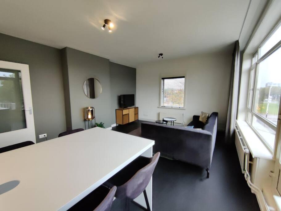 K50159 Spacious And Modern Near The Center, Free Parking Apartment