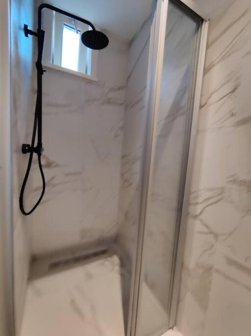 K50159 Spacious And Modern Near The Center, Free Parking Apartment *